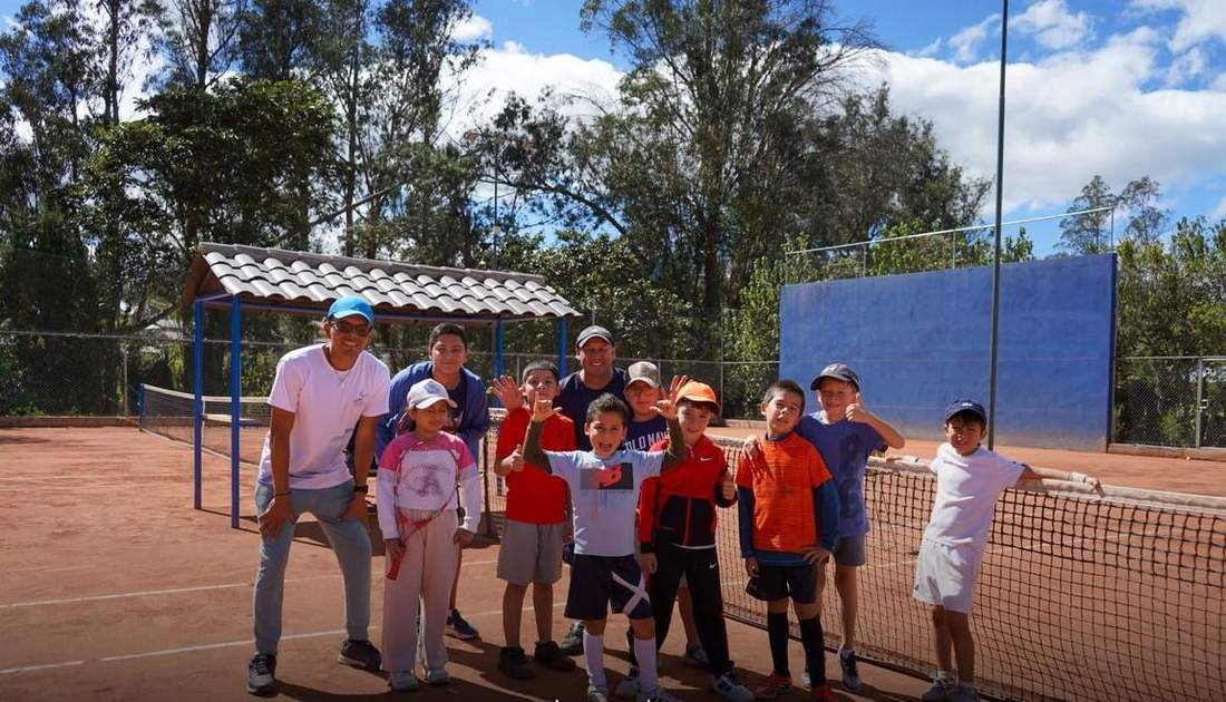 Escuela de tenis en Puembo